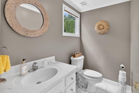 4 Farmingdale Road Latham NY 12110