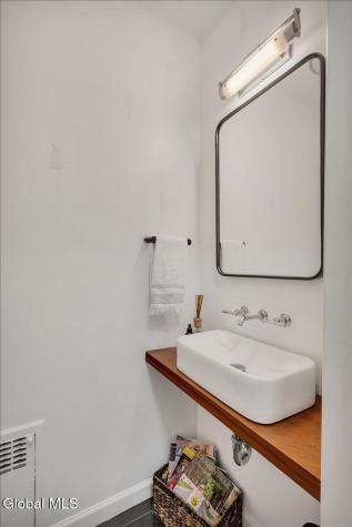 28 Loudon Parkway Loudonville NY 12211