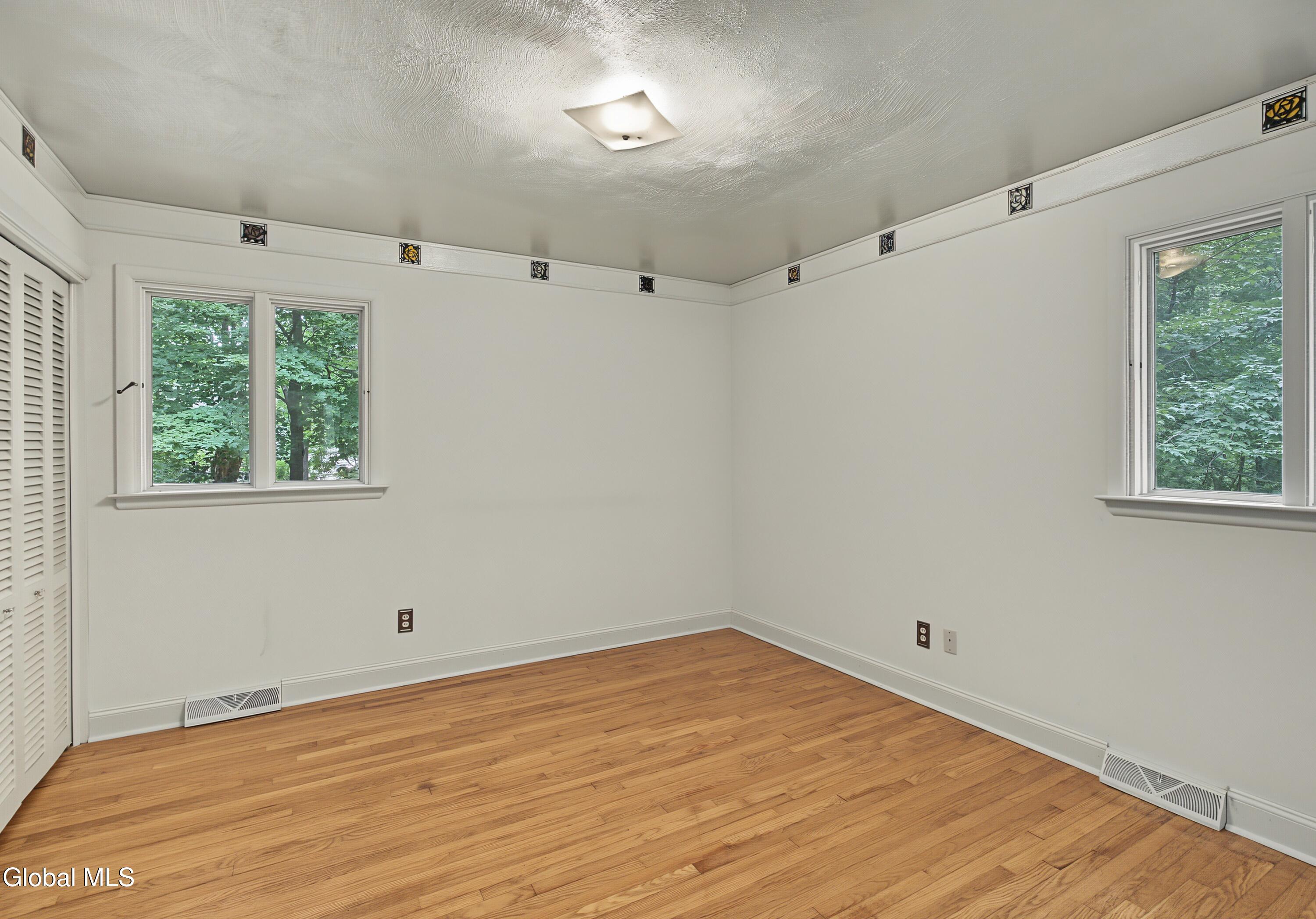 35 Wildwood Lane Selkirk NY 12158