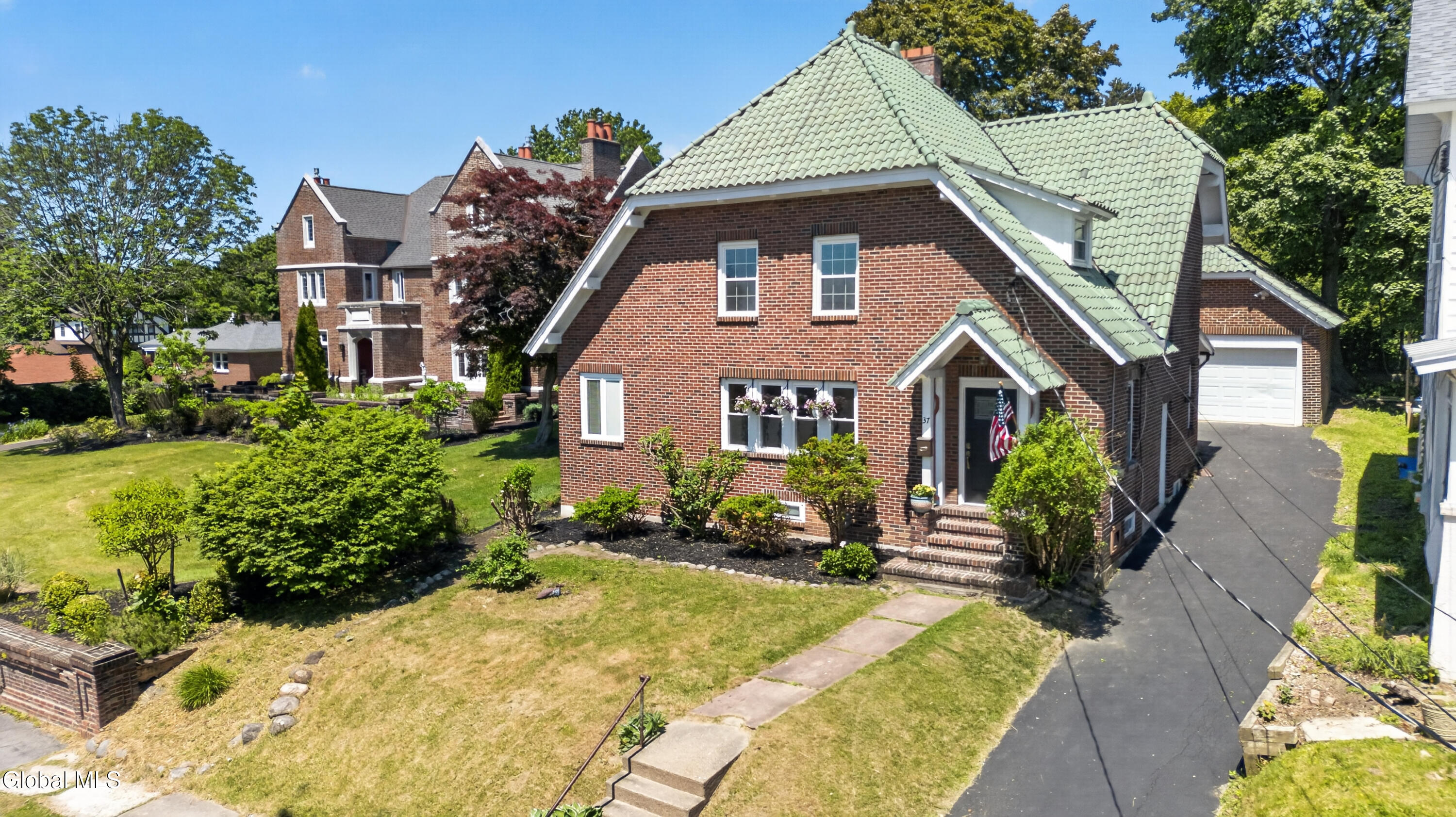 37 Grant Avenue Amsterdam NY 12010