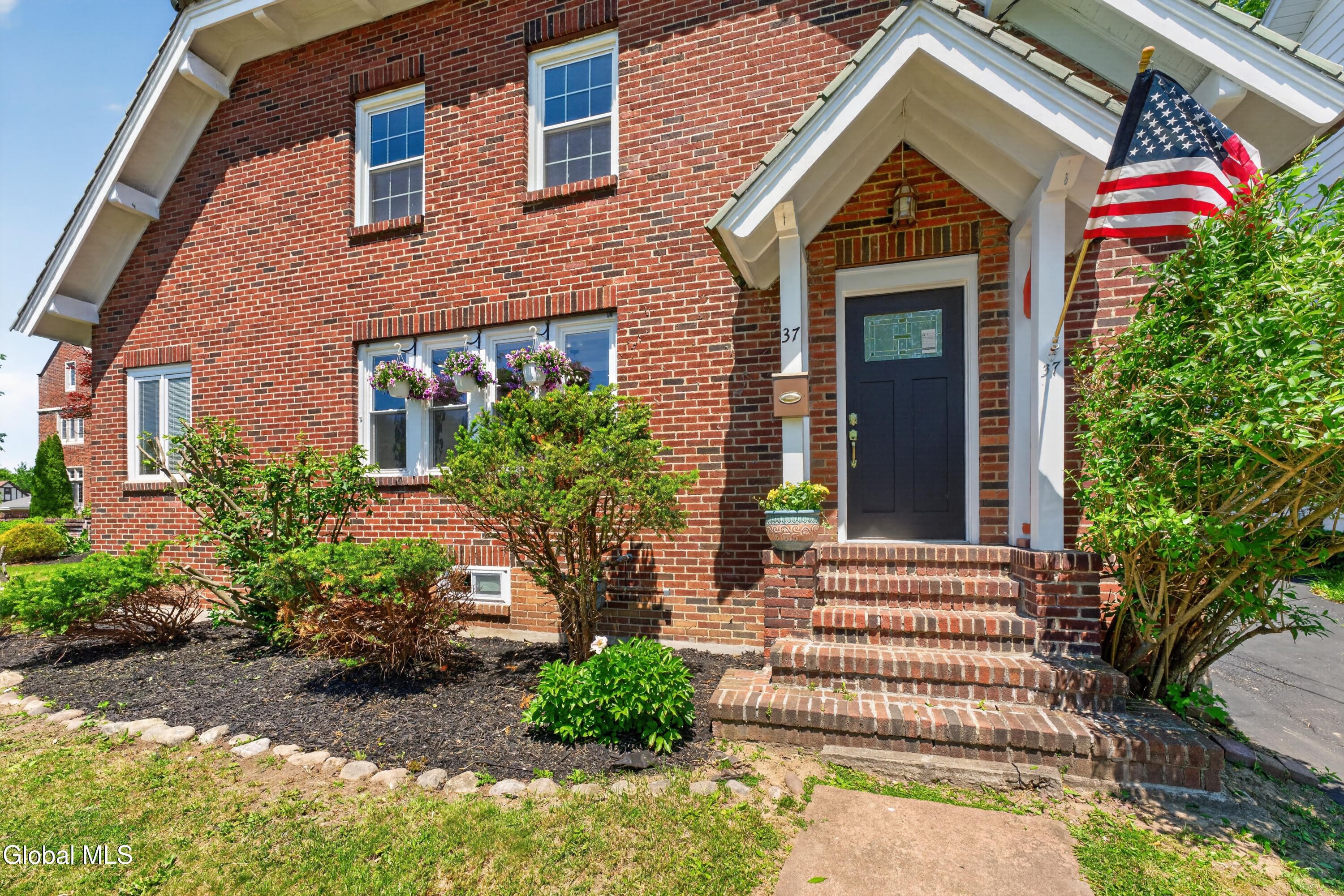 37 Grant Avenue Amsterdam NY 12010