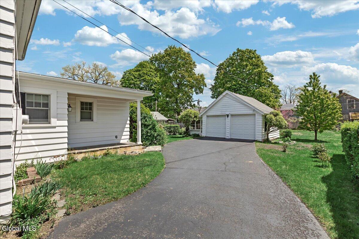 246 S Main Avenue Albany NY 12208