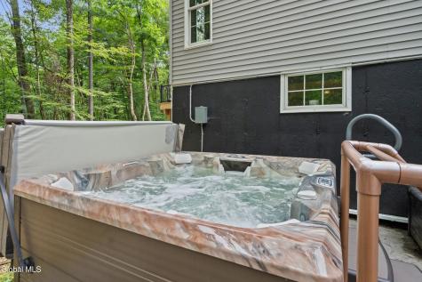 652 Bruno Road Clifton Park NY 12065