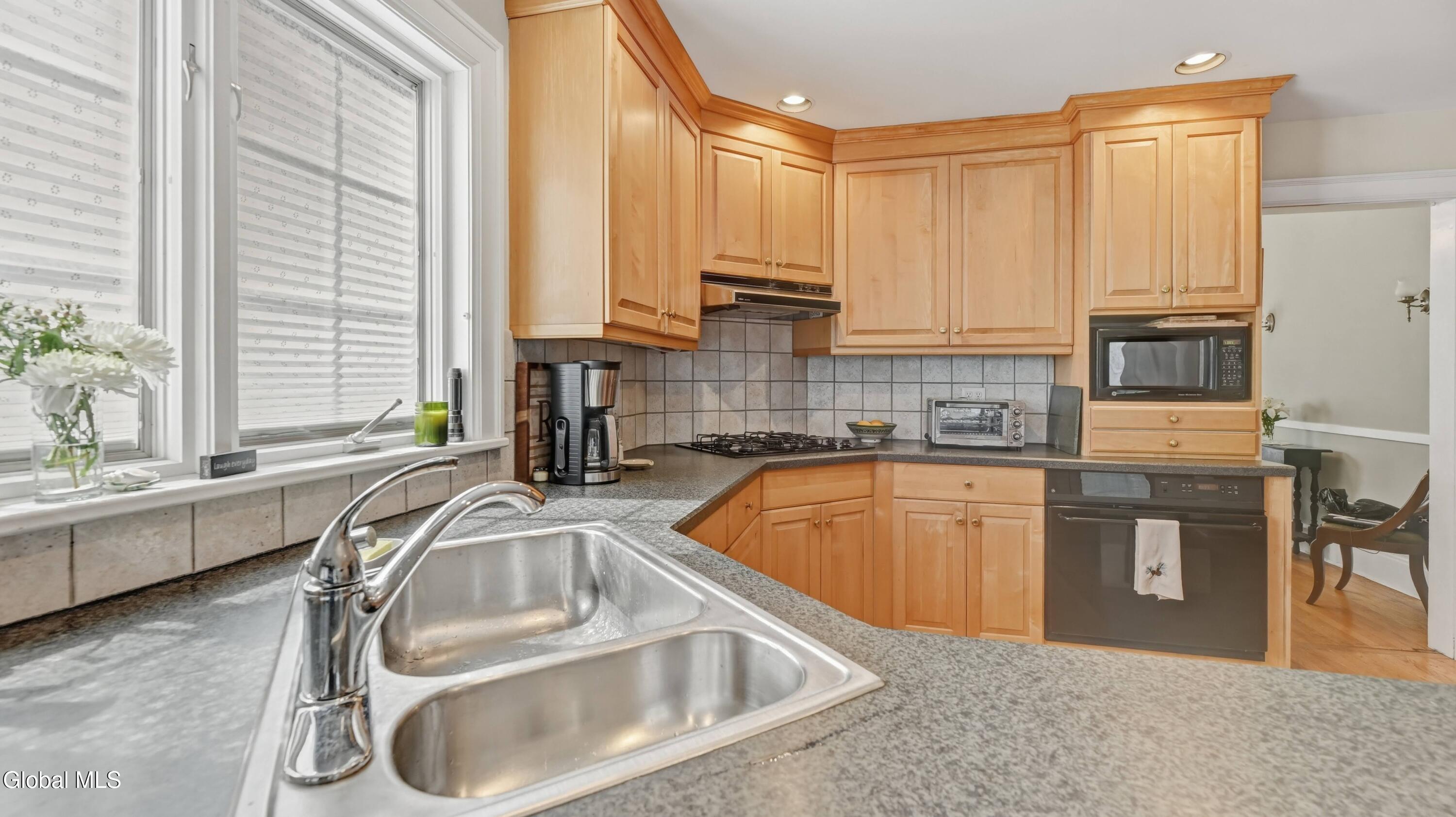 1169 Oxford Place Schenectady NY 12308