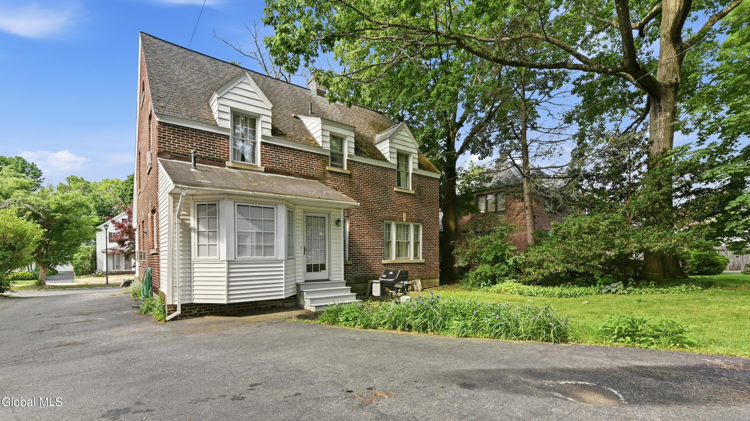 1169 Oxford Place Schenectady NY 12308