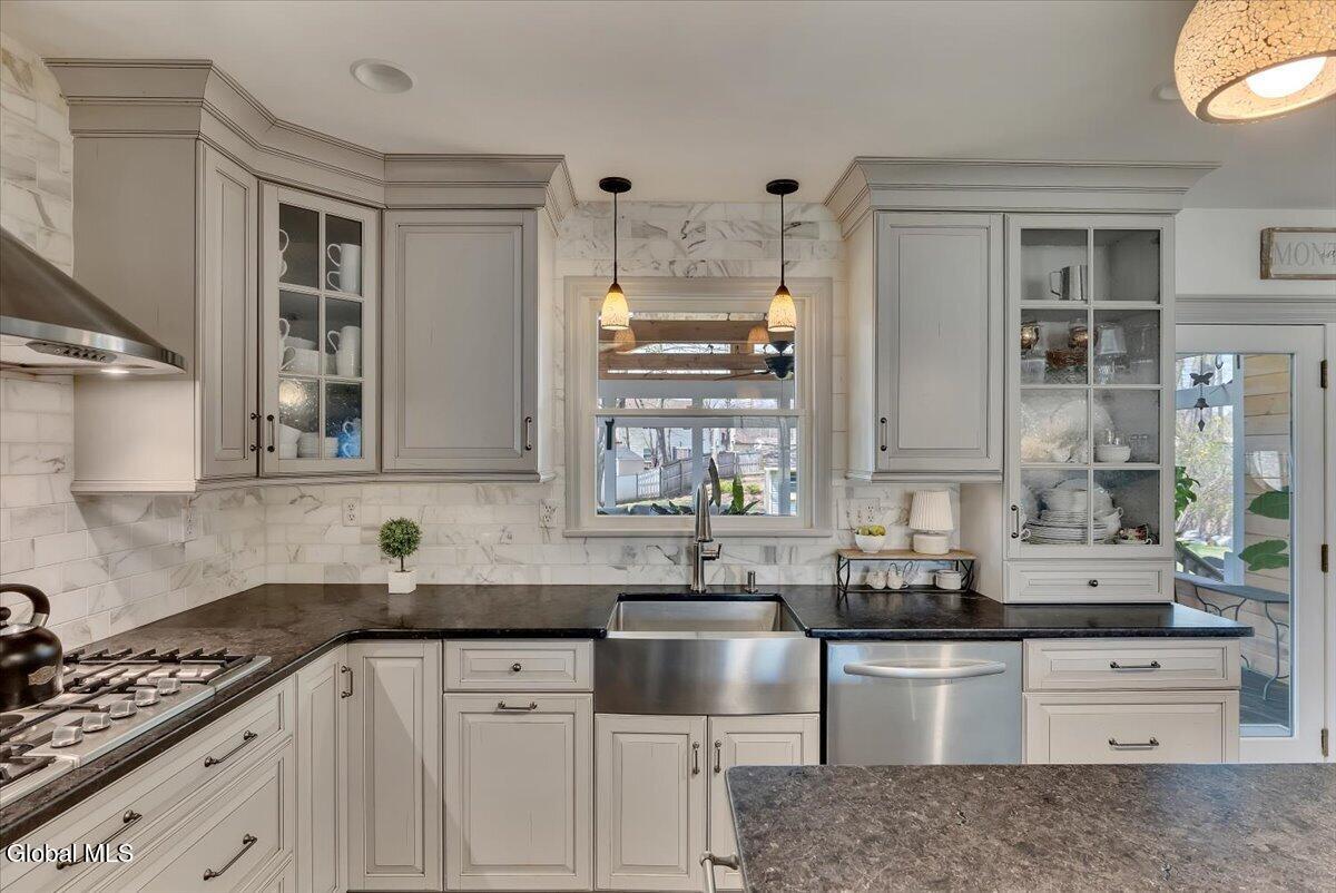 8 Inverness Lane Clifton Park NY 12065