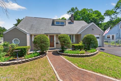 5 Knob Hill Colonie NY 12211