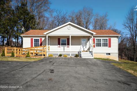 39 Vosburgh Road Mechanicville NY 12118