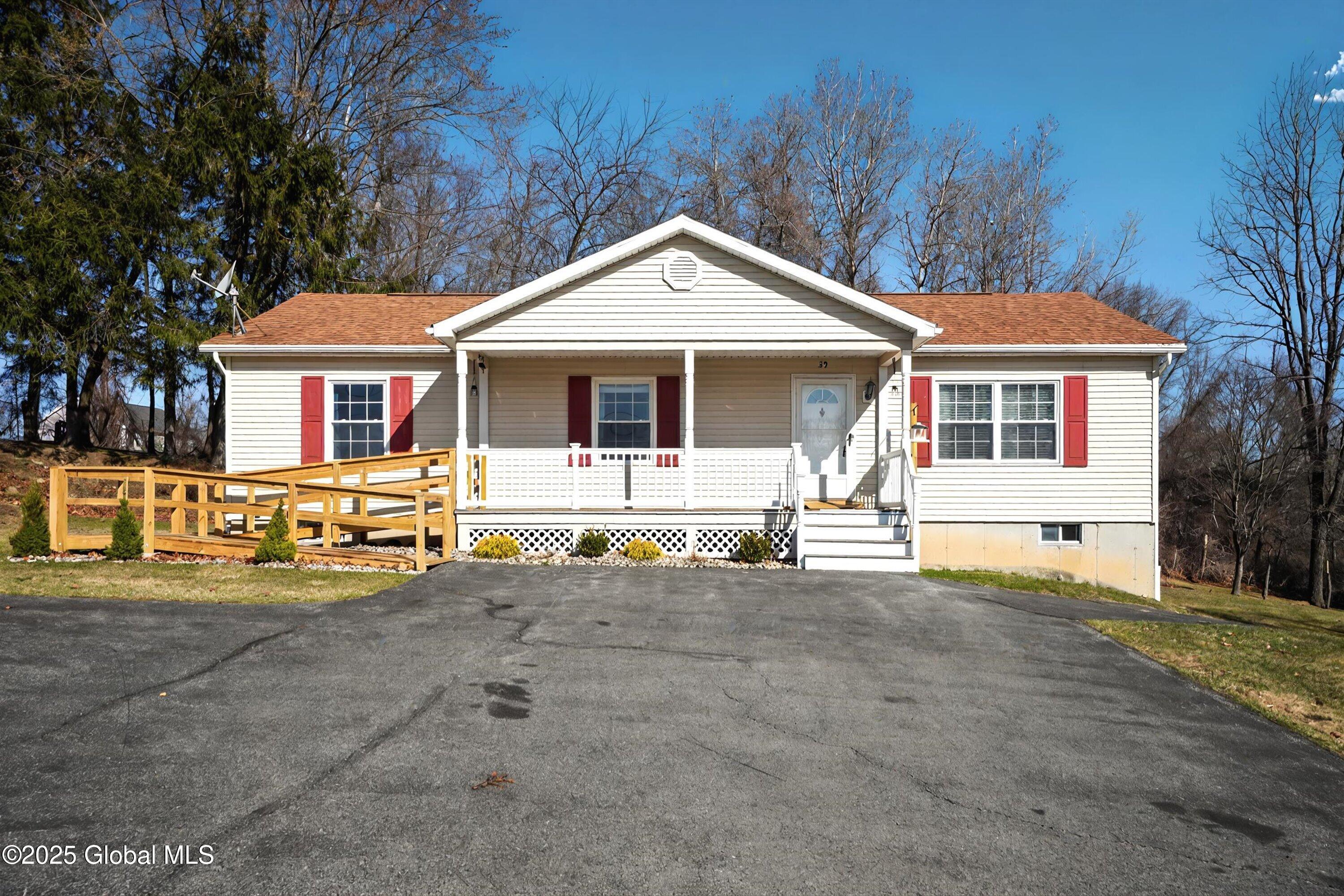 39 Vosburgh Road Mechanicville NY 12118