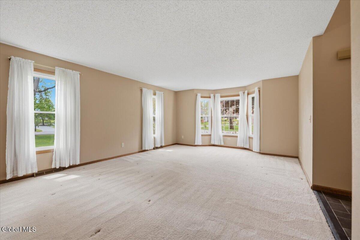 225 Walnut Lane Slingerlands NY 12159