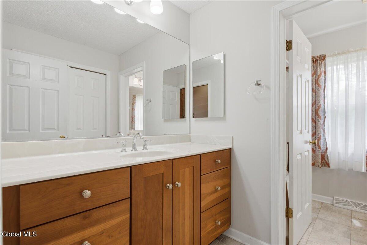 225 Walnut Lane Slingerlands NY 12159