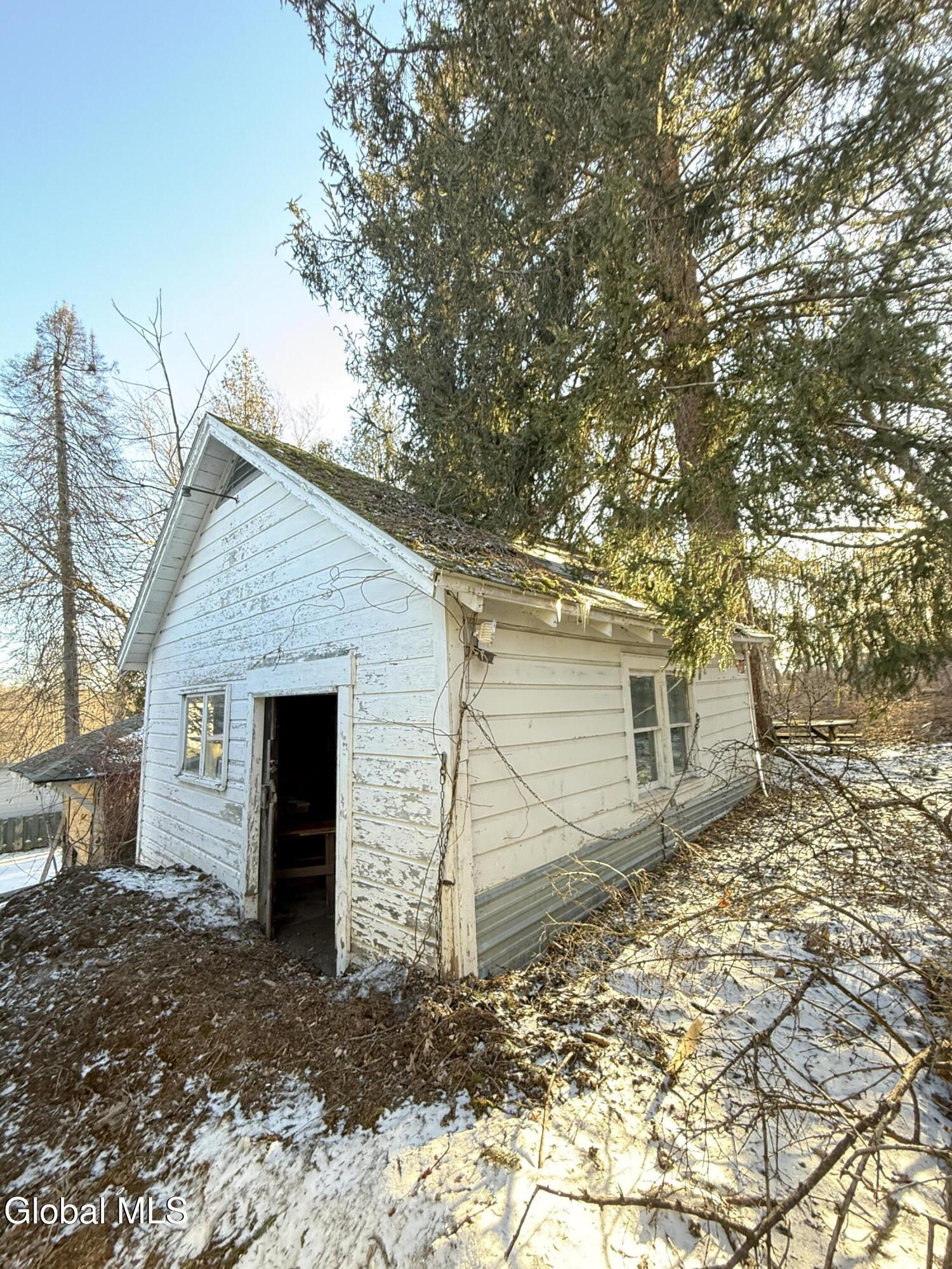 27 N Mcnab Avenue Gloversville NY 12078