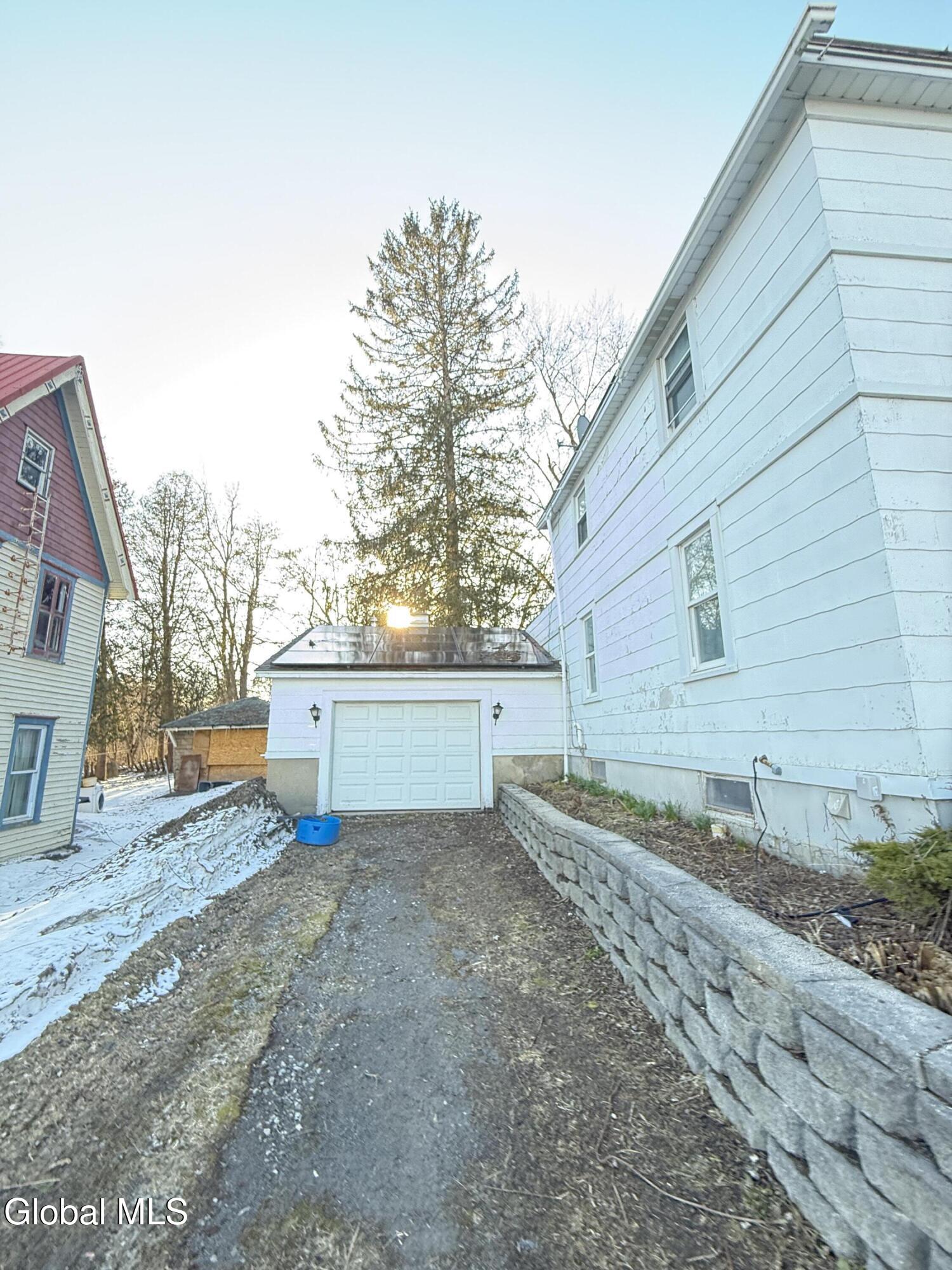 27 N Mcnab Avenue Gloversville NY 12078