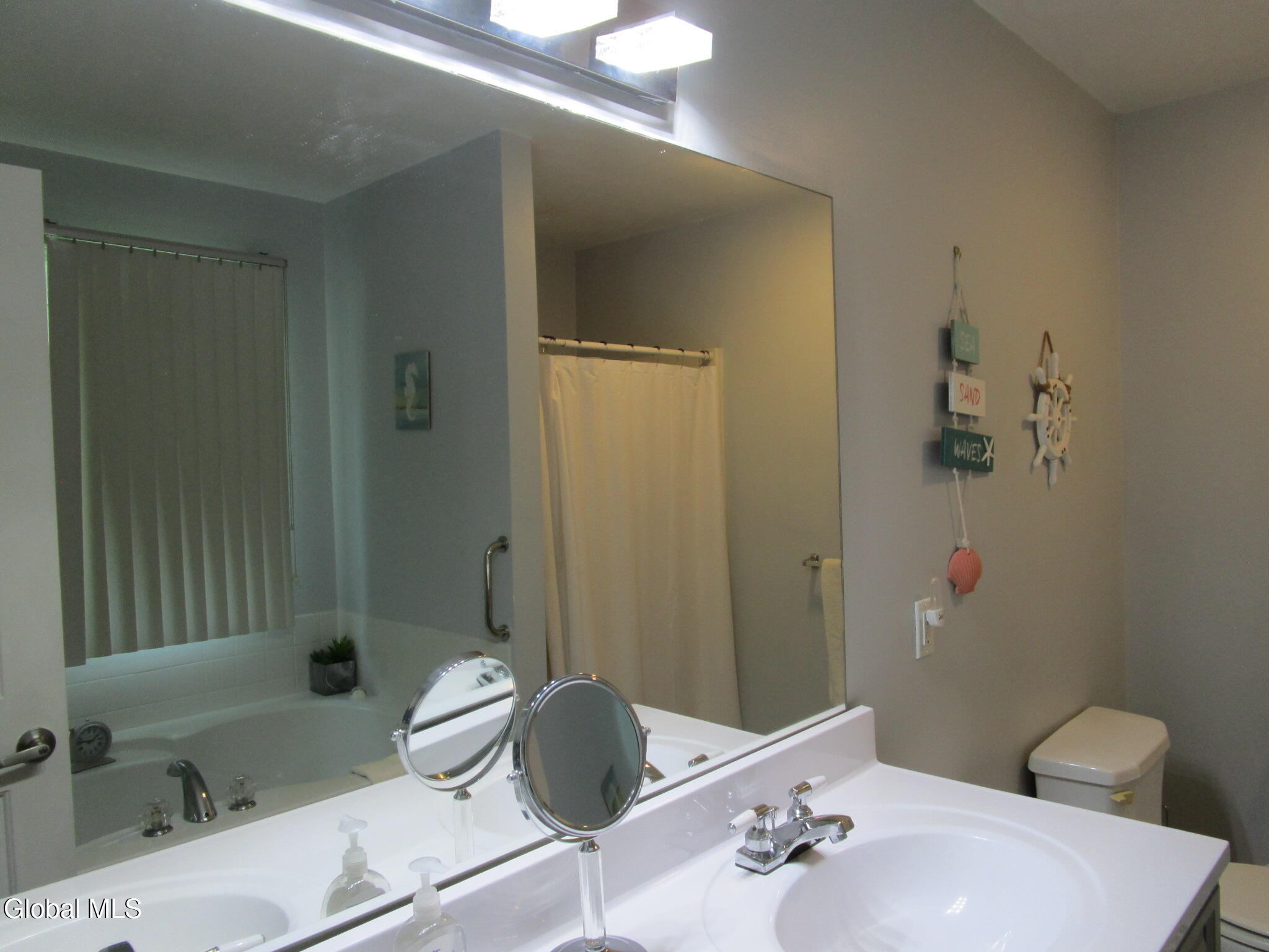 1122 Dianne Court Schenectady NY 12303