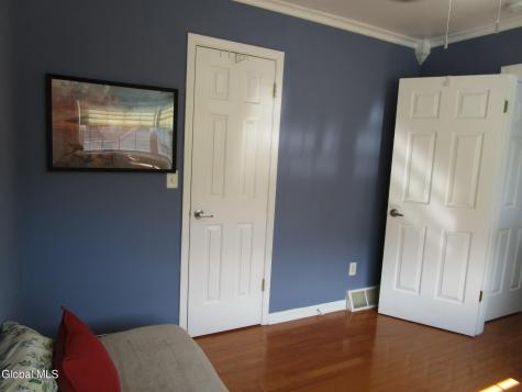 1122 Dianne Court Schenectady NY 12303