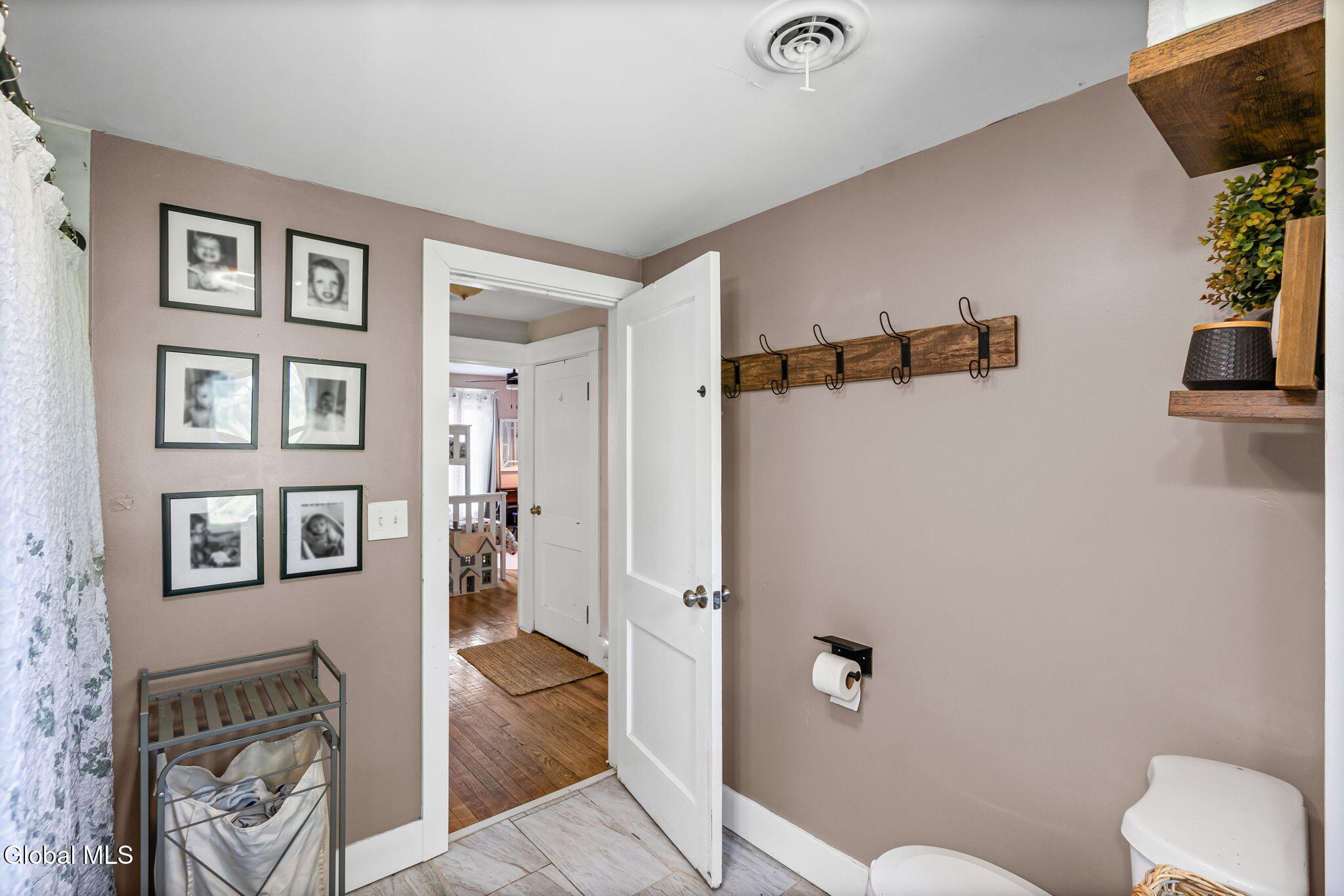 36 Henrietta Street Amsterdam NY 12010