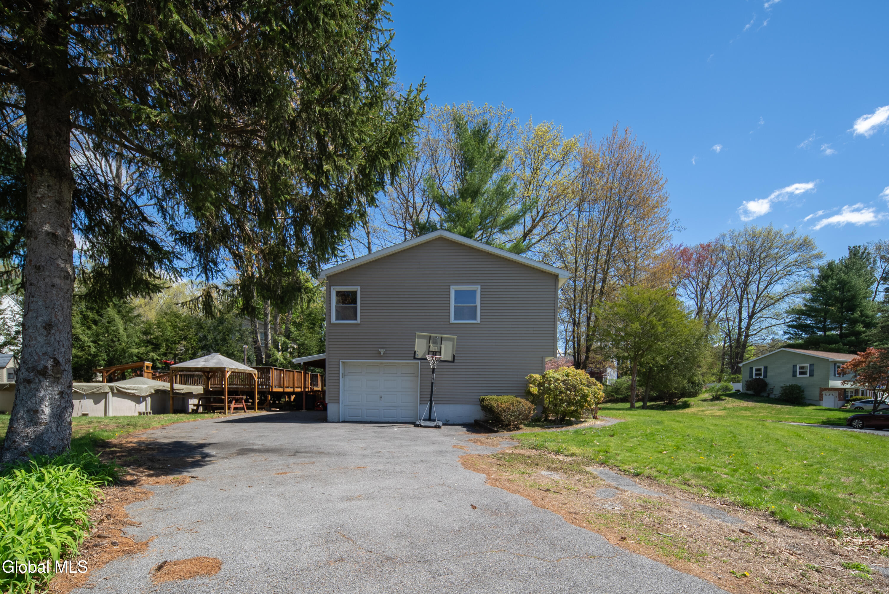 48 Wilshire Drive Albany NY 12205