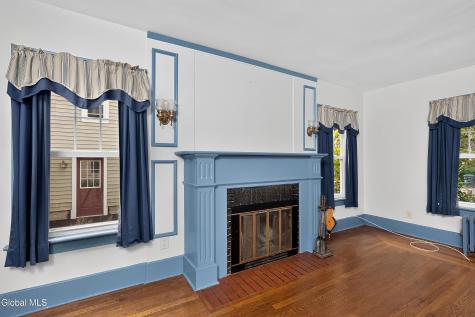 1324 Regent Street Niskayuna NY 12309