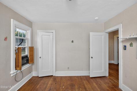 1324 Regent Street Niskayuna NY 12309