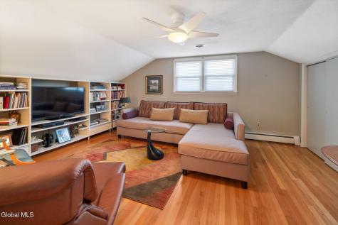 23 Continental Road Schenectady NY 12306