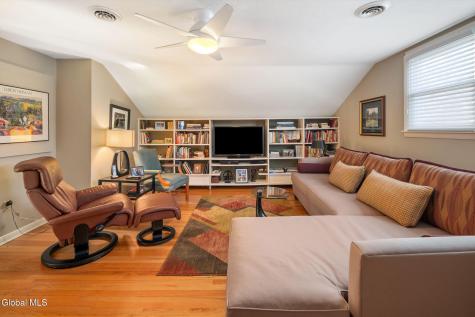 23 Continental Road Schenectady NY 12306