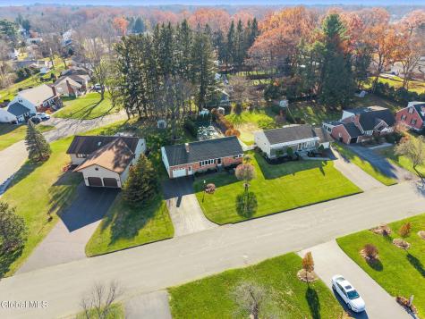 23 Continental Road Schenectady NY 12306