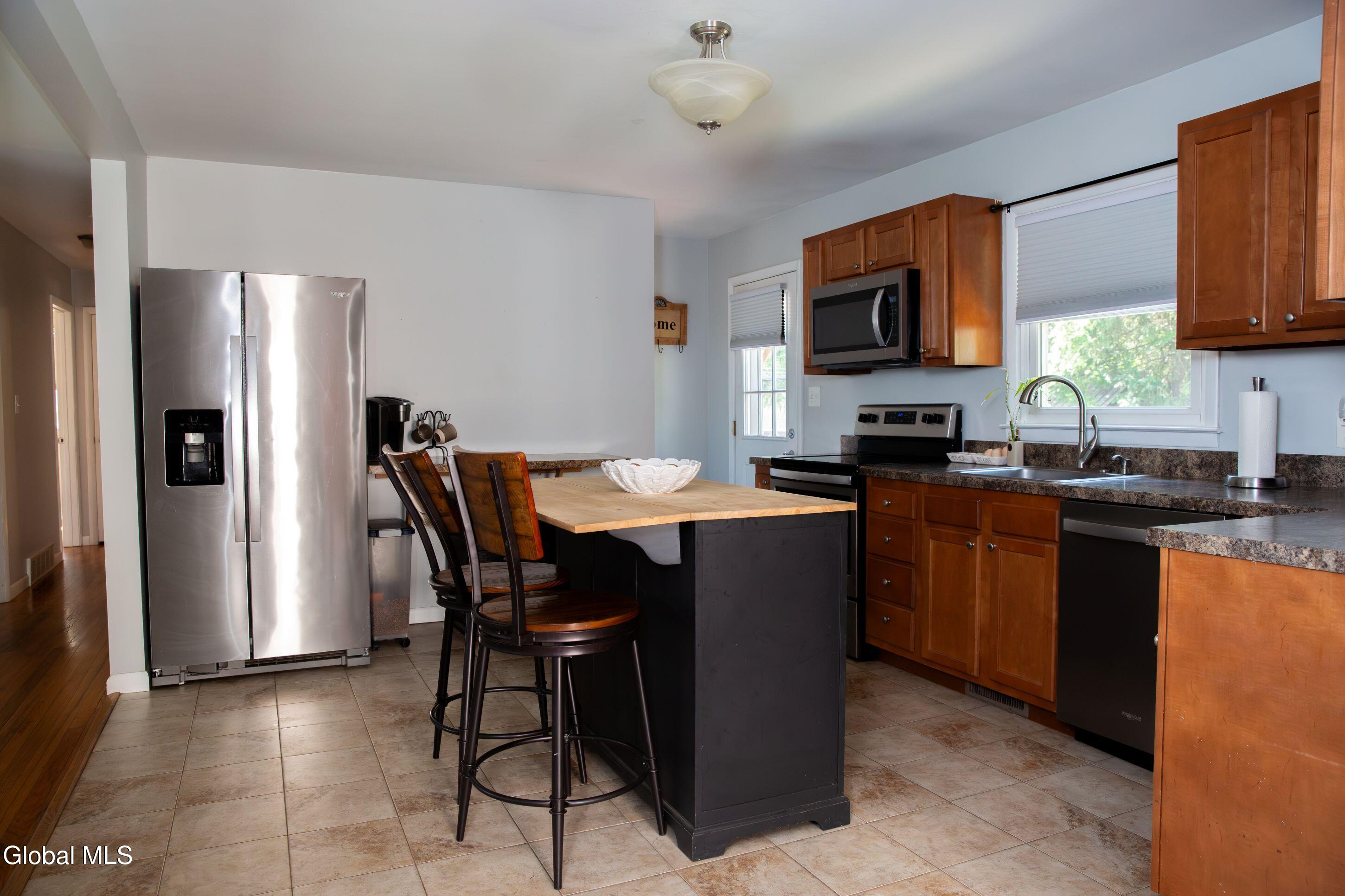 4 Amelia Drive Colonie NY 12309