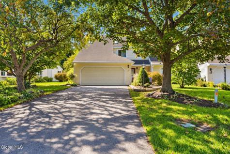 15 Constitution Drive Glenmont NY 12077
