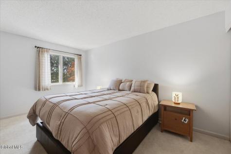 15 Constitution Drive Glenmont NY 12077