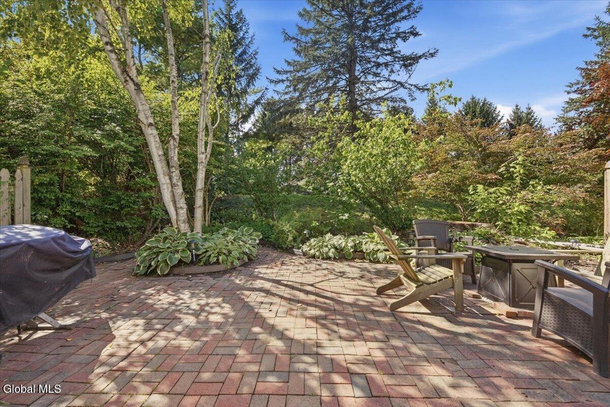15 Constitution Drive Glenmont NY 12077