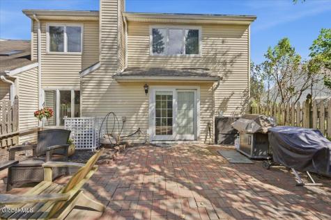 15 Constitution Drive Glenmont NY 12077