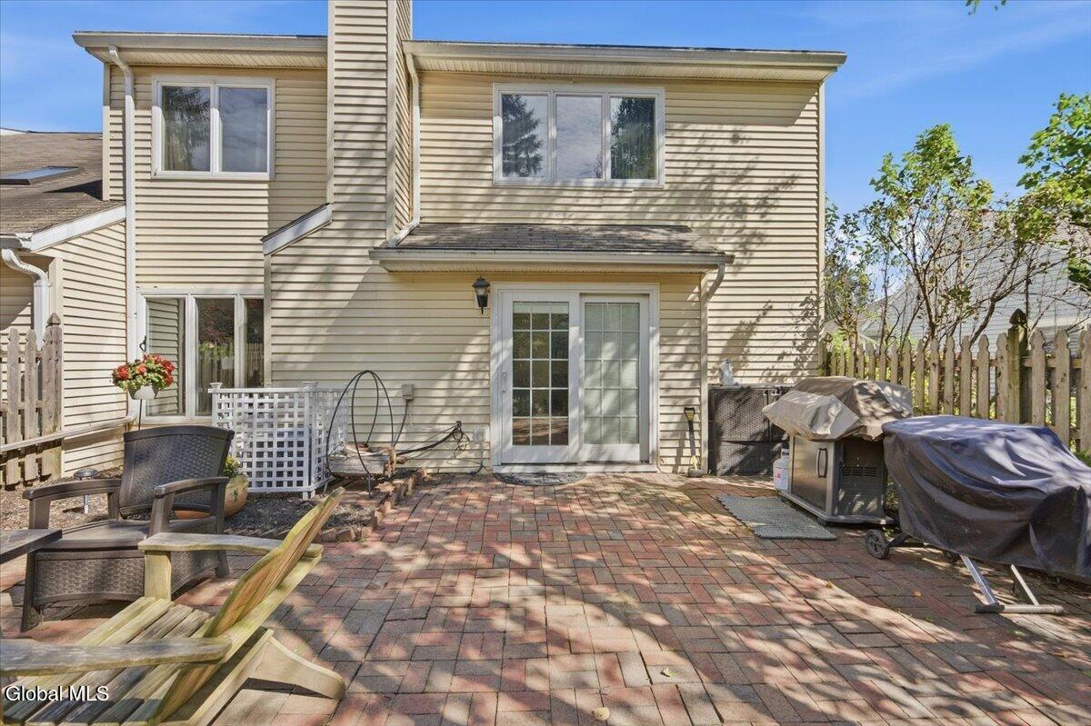 15 Constitution Drive Glenmont NY 12077
