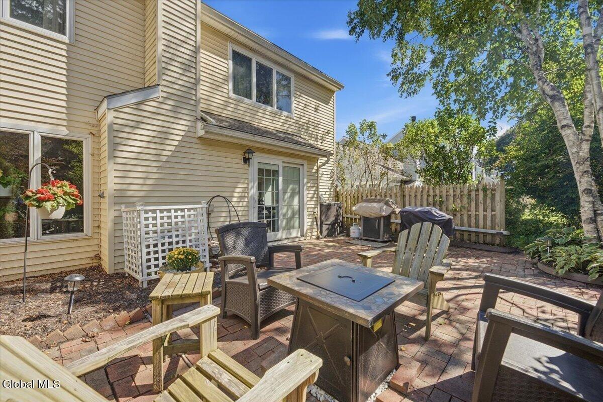 15 Constitution Drive Glenmont NY 12077