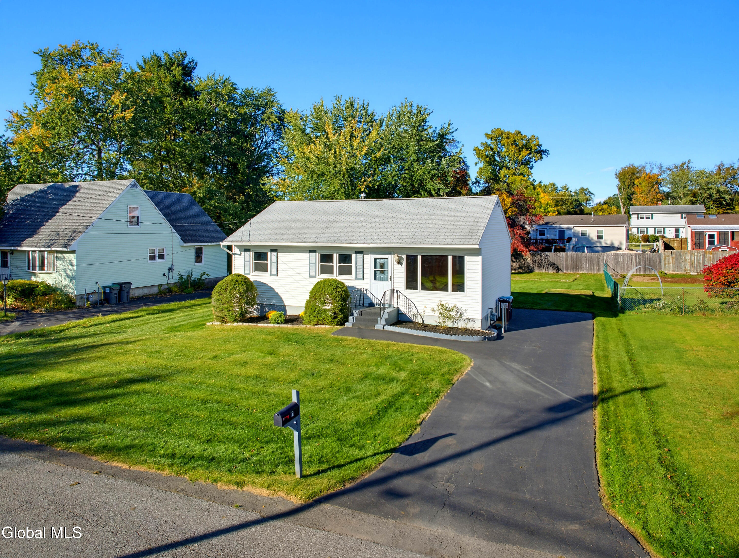 11 Amelia Drive Schenectady NY 12309