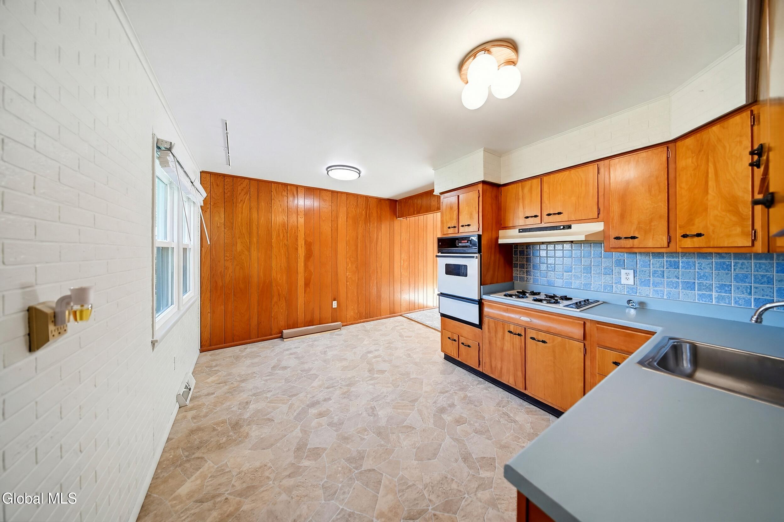 11 Amelia Drive Schenectady NY 12309