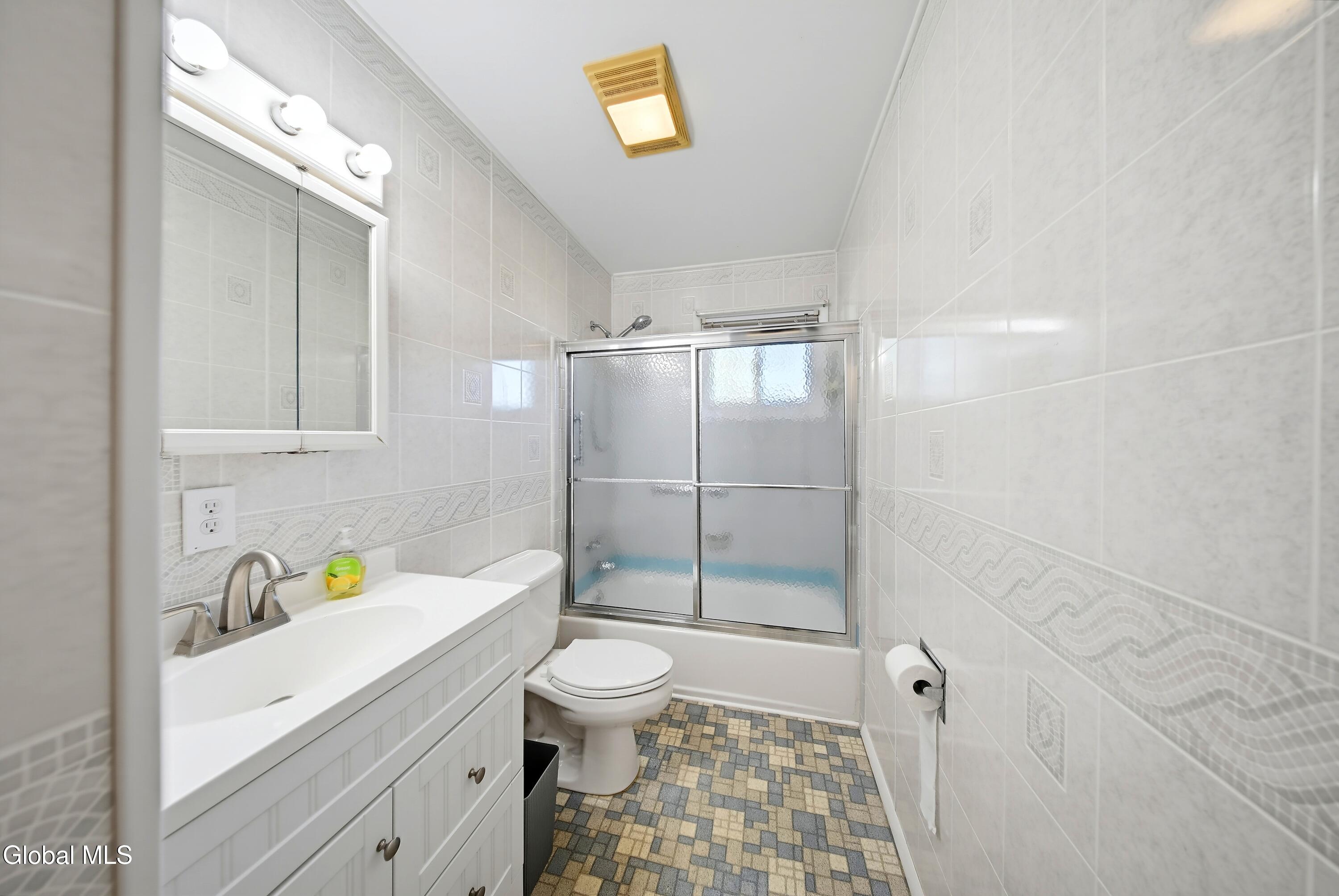 11 Amelia Drive Schenectady NY 12309