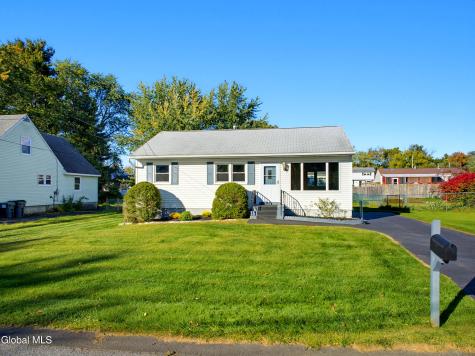 11 Amelia Drive Schenectady NY 12309