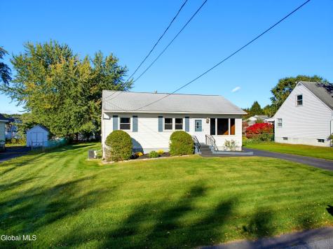 11 Amelia Drive Schenectady NY 12309