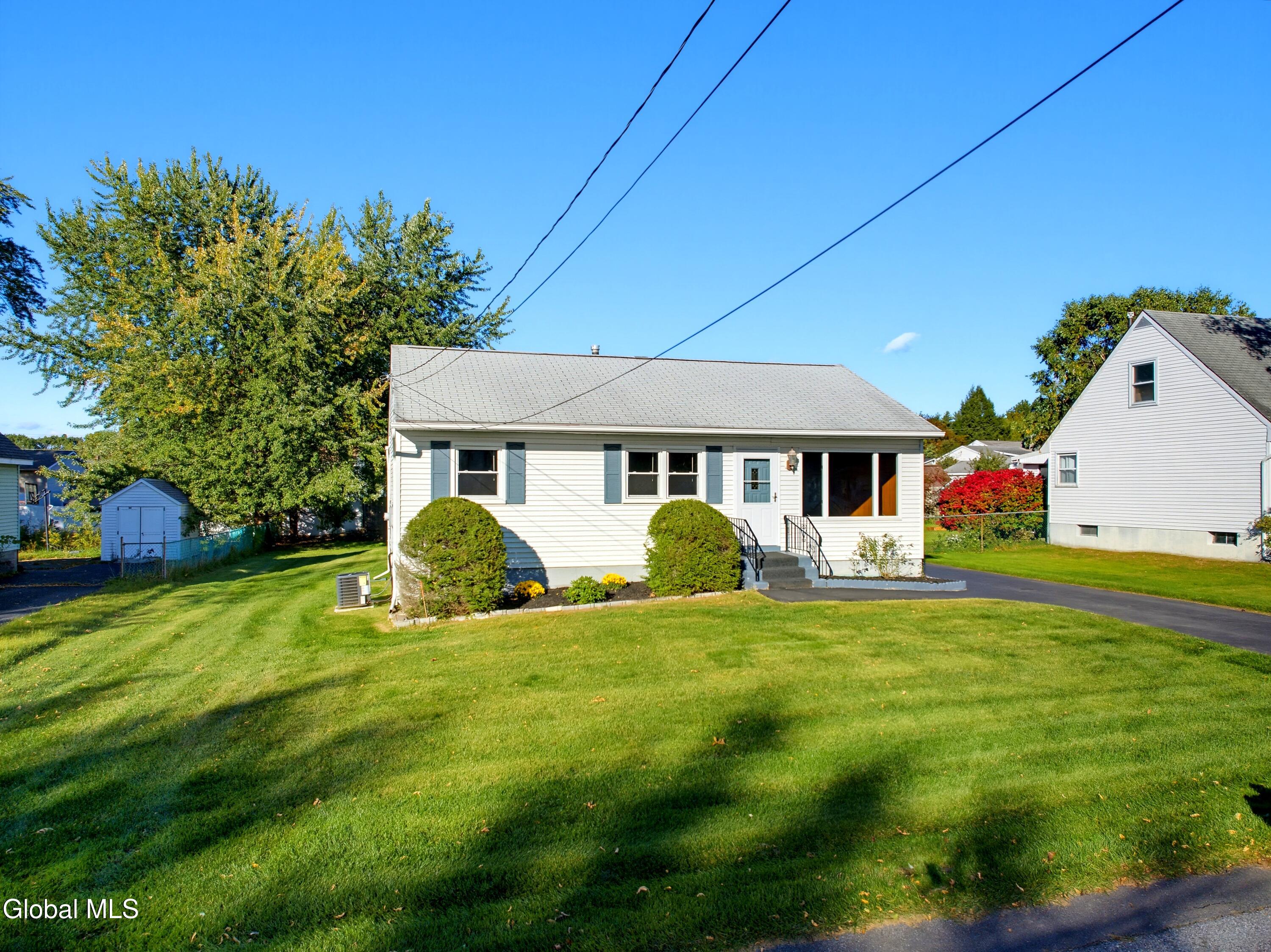 11 Amelia Drive Schenectady NY 12309