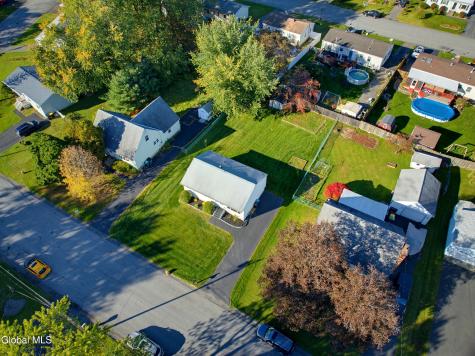11 Amelia Drive Schenectady NY 12309