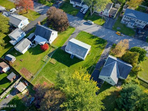 11 Amelia Drive Schenectady NY 12309