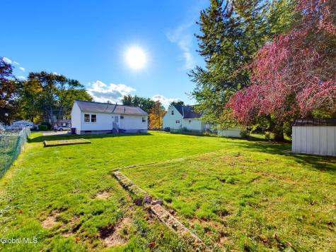 11 Amelia Drive Schenectady NY 12309
