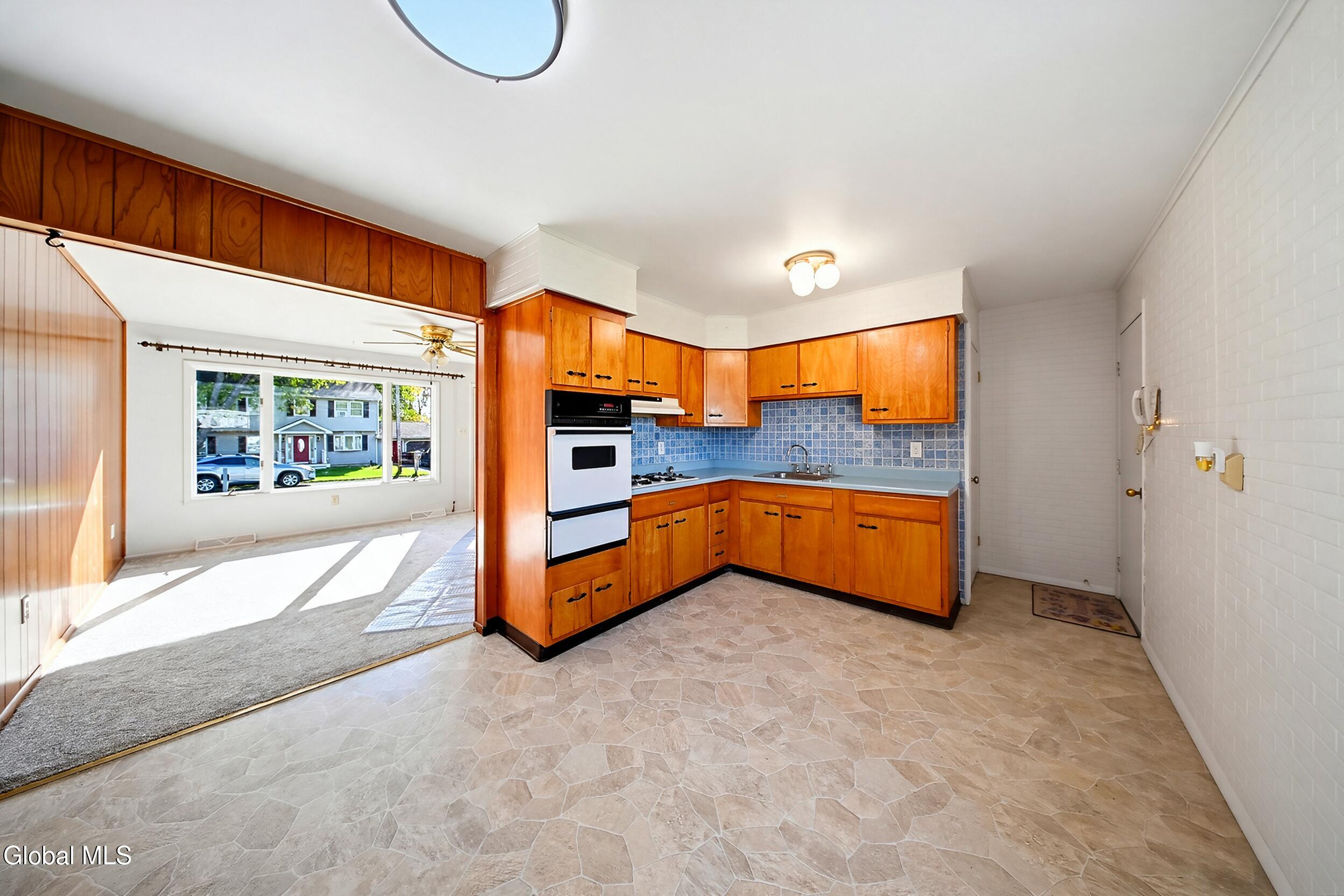 11 Amelia Drive Schenectady NY 12309