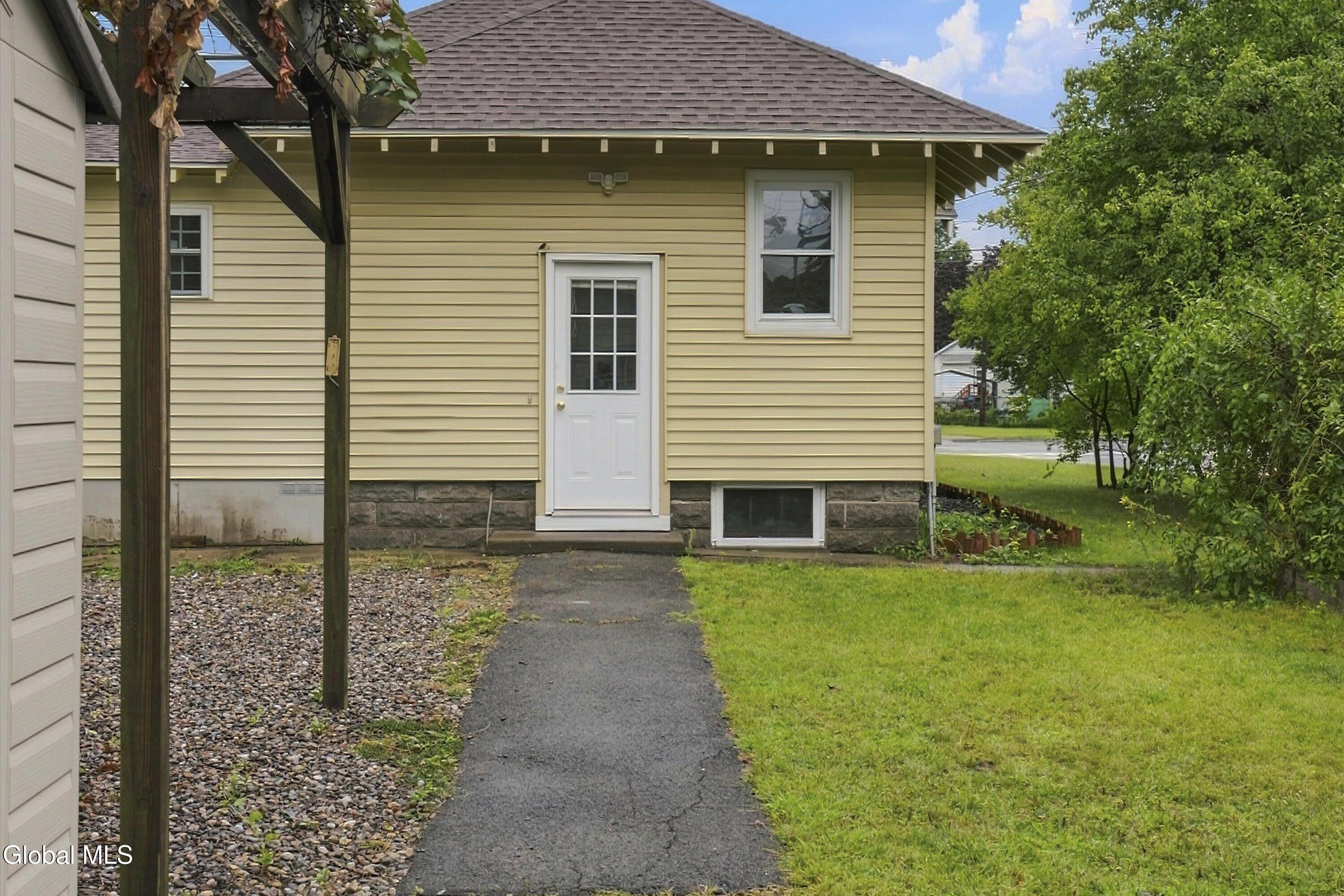 20 Cromer Avenue Schenectady NY 12304