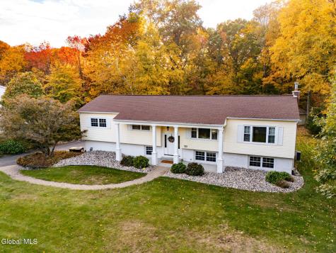 10 Sweet Brier Drive Ballston Lake NY 12019