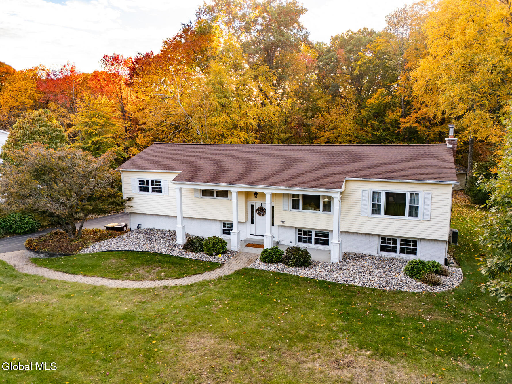 10 Sweet Brier Drive Ballston Lake NY 12019