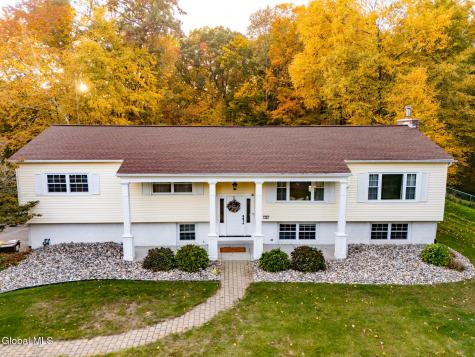 10 Sweet Brier Drive Ballston Lake NY 12019