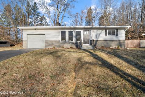 13 Gadsen Court Colonie NY 12205