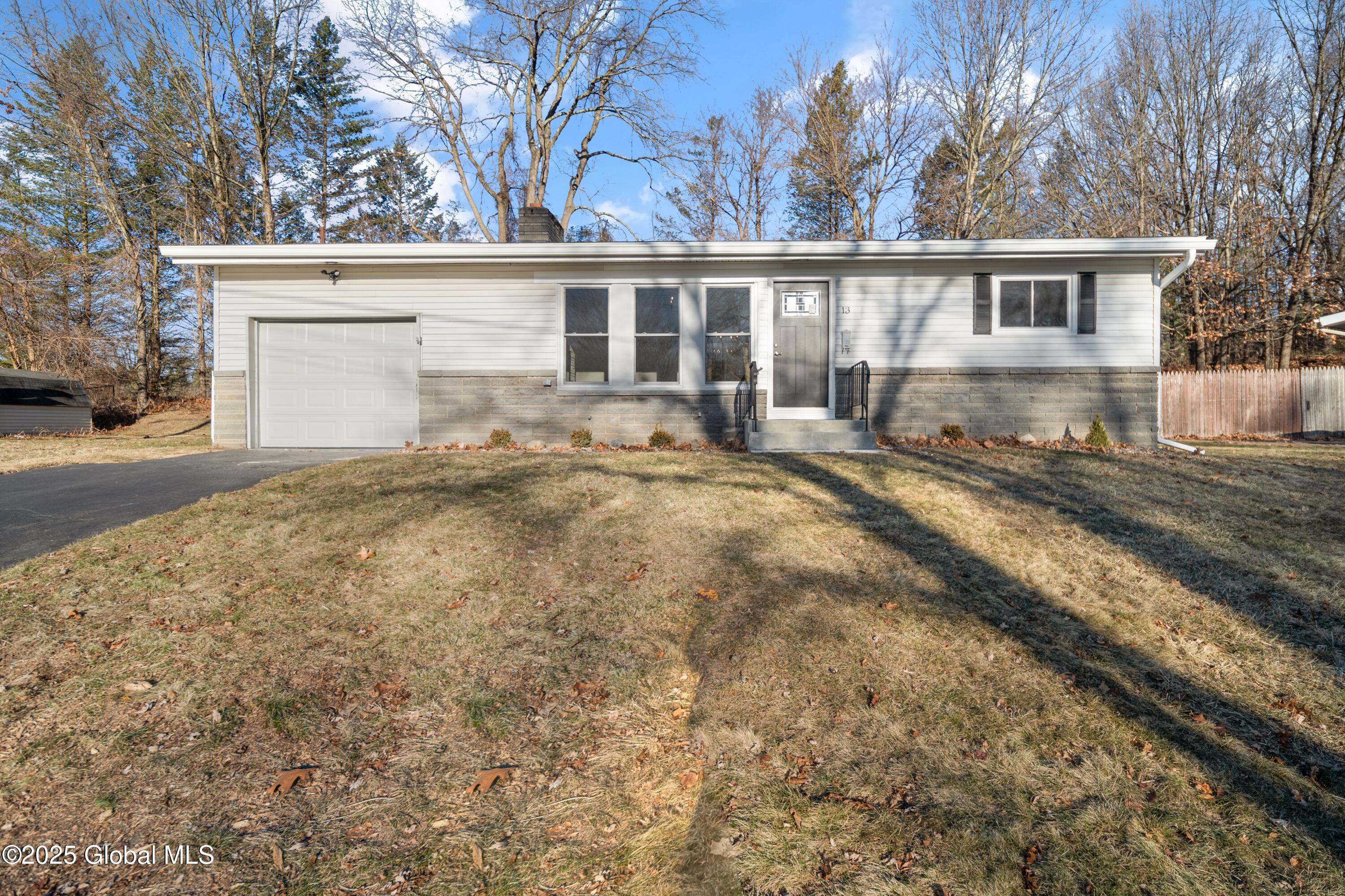 13 Gadsen Court Colonie NY 12205