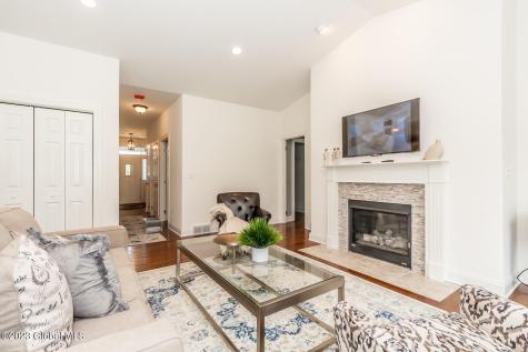77 Lakepointe Way Saratoga Springs NY 12866